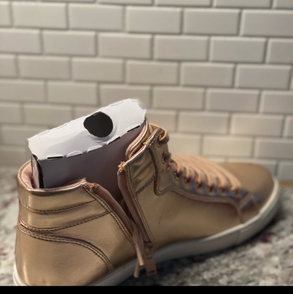 Aldo womens nwt rose gold sneakers - Picture 4 of 6